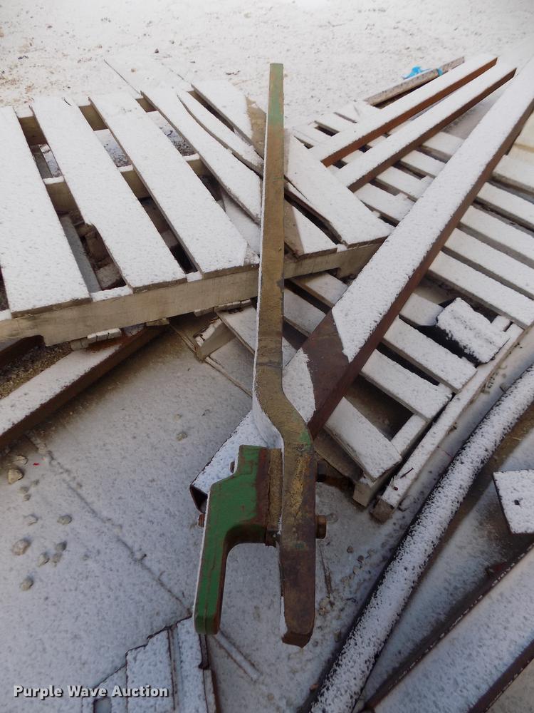 image for item DD2884 1983 John Deere 4850 MFWD tractor