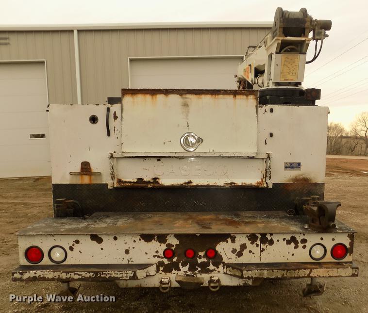 image for item DD2886 2005 Ford F650 Super Duty service truck with crane