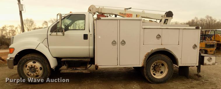 image for item DD2886 2005 Ford F650 Super Duty service truck with crane