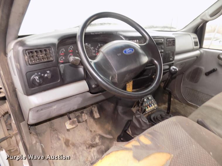 image for item DD2886 2005 Ford F650 Super Duty service truck with crane