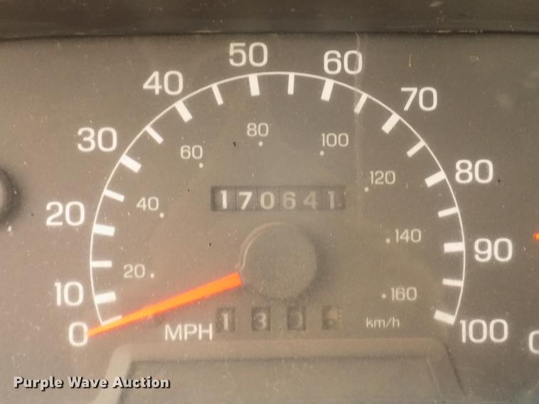 image for item DD2886 2005 Ford F650 Super Duty service truck with crane