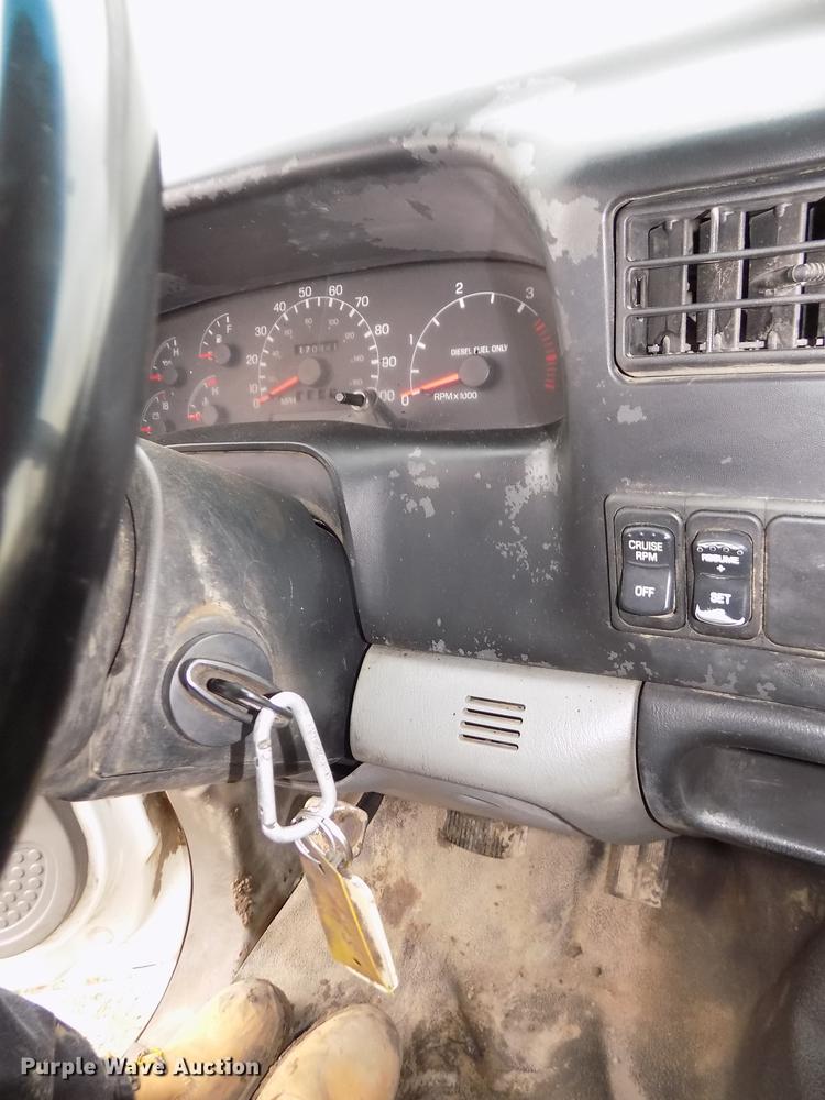 image for item DD2886 2005 Ford F650 Super Duty service truck with crane