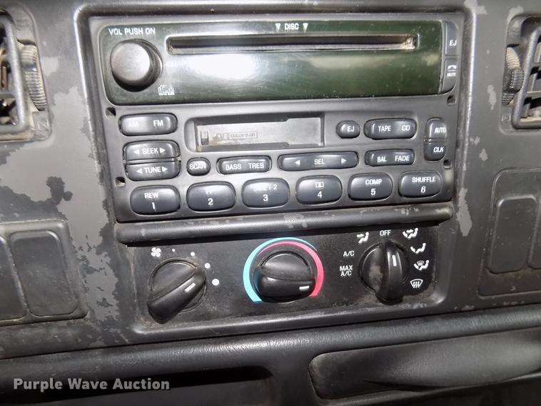 image for item DD2886 2005 Ford F650 Super Duty service truck with crane