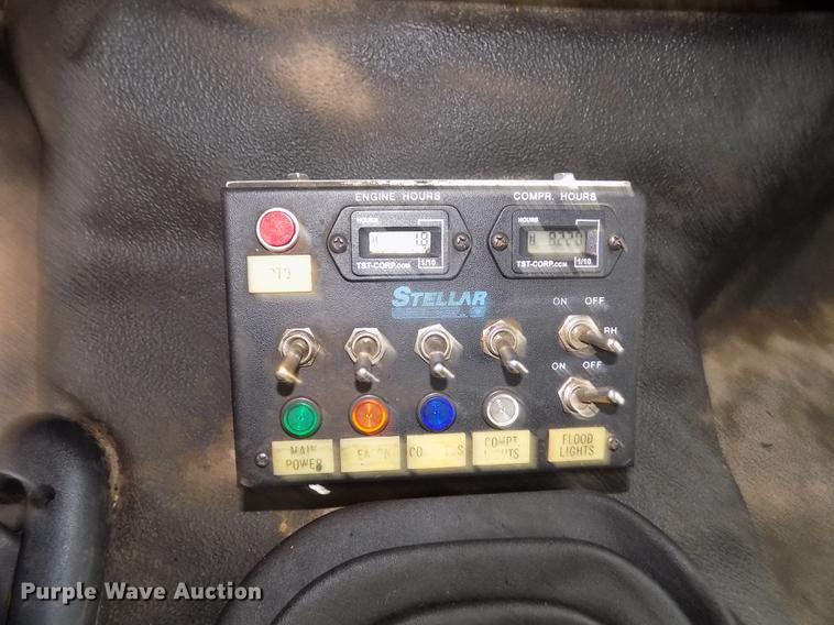 image for item DD2886 2005 Ford F650 Super Duty service truck with crane