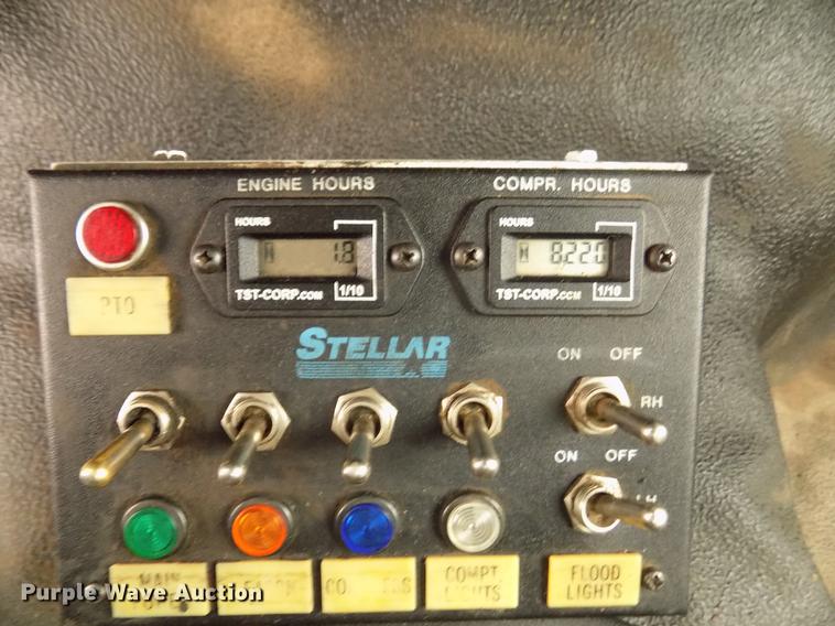 image for item DD2886 2005 Ford F650 Super Duty service truck with crane