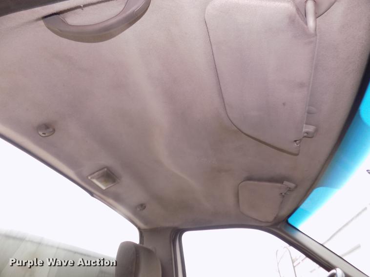 image for item DD2886 2005 Ford F650 Super Duty service truck with crane