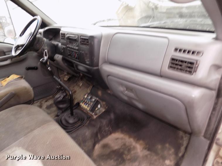 image for item DD2886 2005 Ford F650 Super Duty service truck with crane