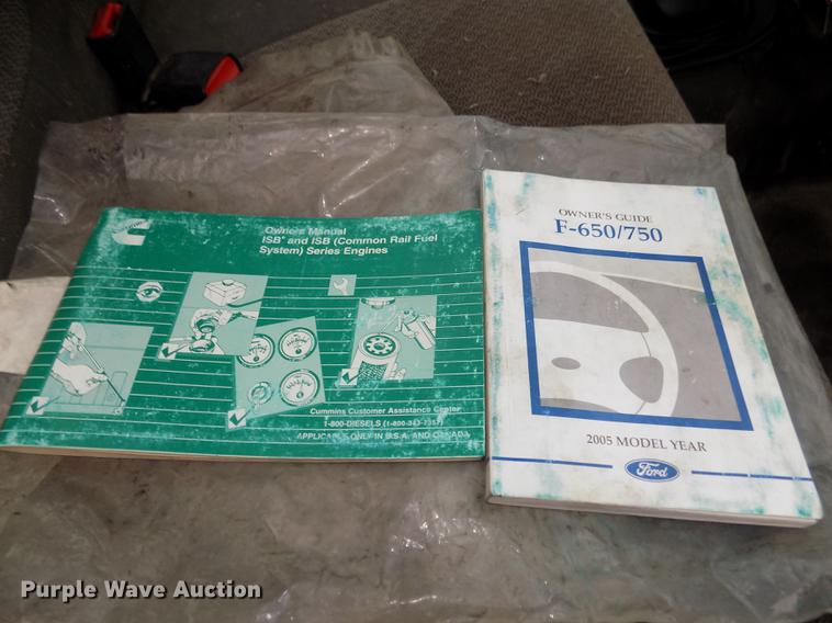 image for item DD2886 2005 Ford F650 Super Duty service truck with crane