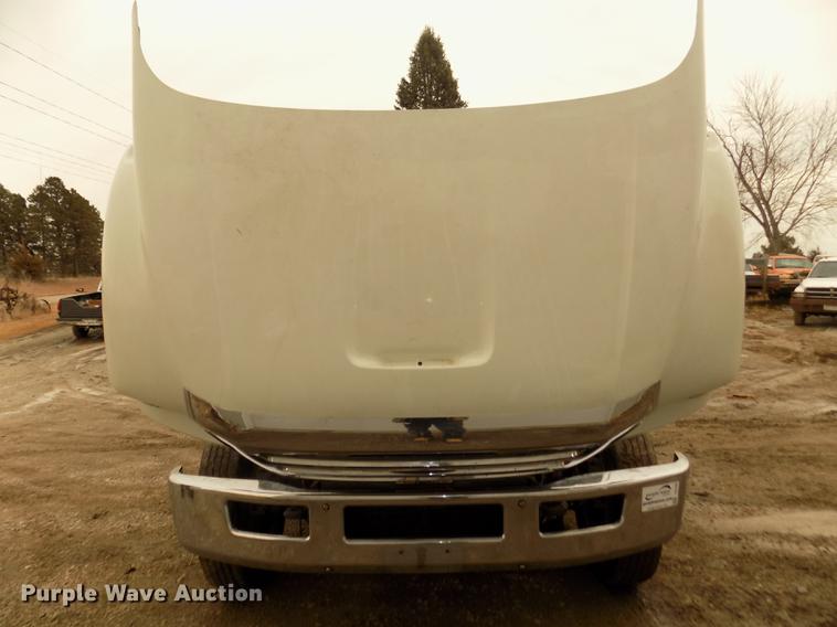 image for item DD2886 2005 Ford F650 Super Duty service truck with crane