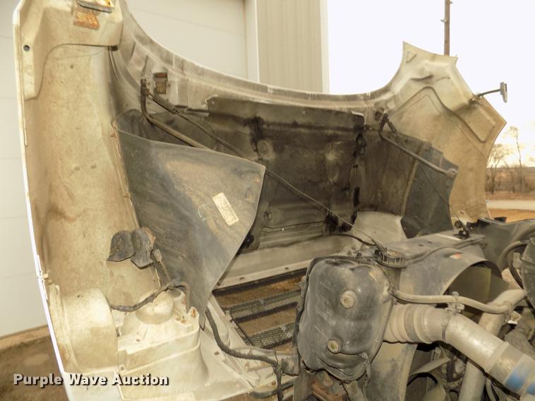 image for item DD2886 2005 Ford F650 Super Duty service truck with crane