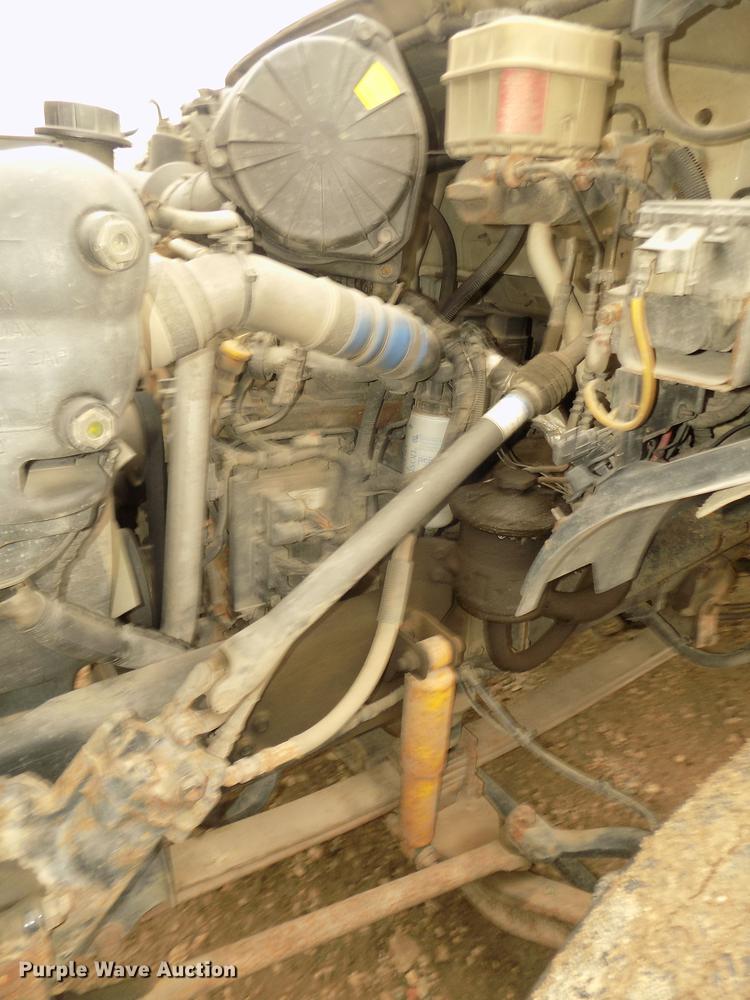 image for item DD2886 2005 Ford F650 Super Duty service truck with crane