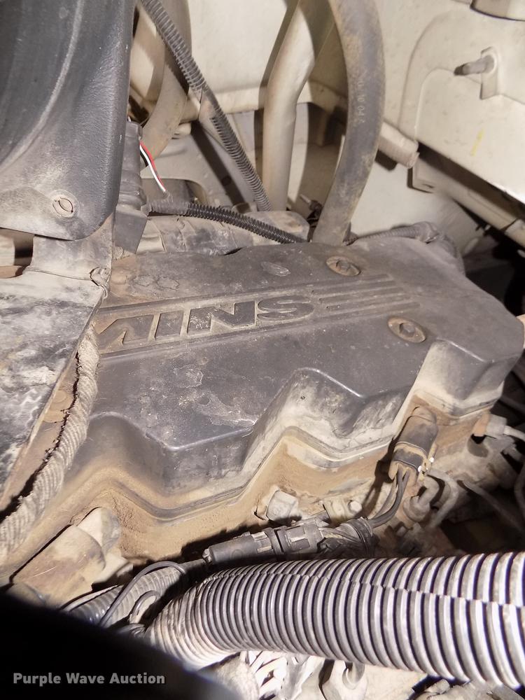 image for item DD2886 2005 Ford F650 Super Duty service truck with crane