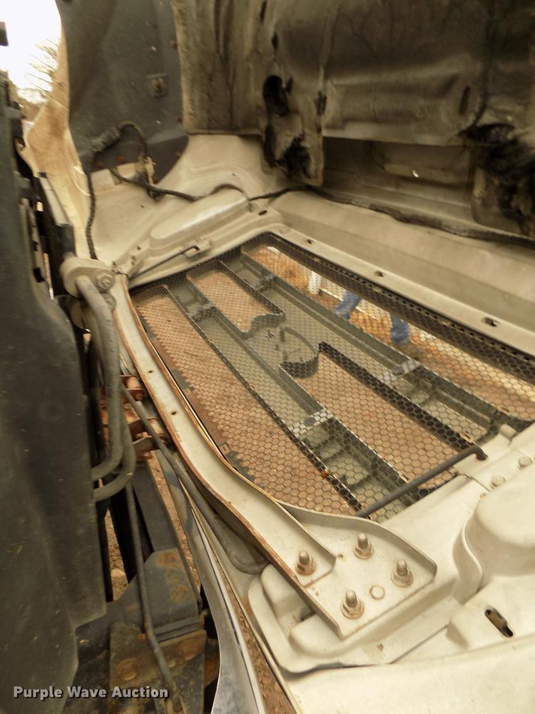 image for item DD2886 2005 Ford F650 Super Duty service truck with crane