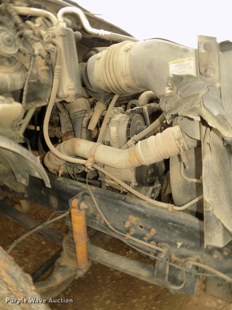 image for item DD2886 2005 Ford F650 Super Duty service truck with crane