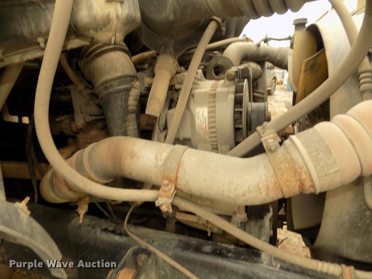 image for item DD2886 2005 Ford F650 Super Duty service truck with crane