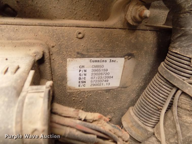 image for item DD2886 2005 Ford F650 Super Duty service truck with crane