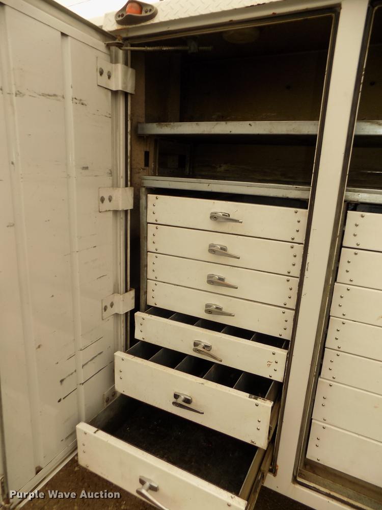 image for item DD2886 2005 Ford F650 Super Duty service truck with crane