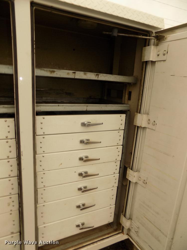 image for item DD2886 2005 Ford F650 Super Duty service truck with crane