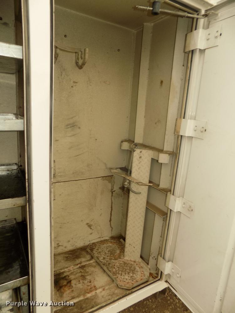 image for item DD2886 2005 Ford F650 Super Duty service truck with crane