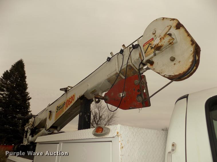 image for item DD2886 2005 Ford F650 Super Duty service truck with crane