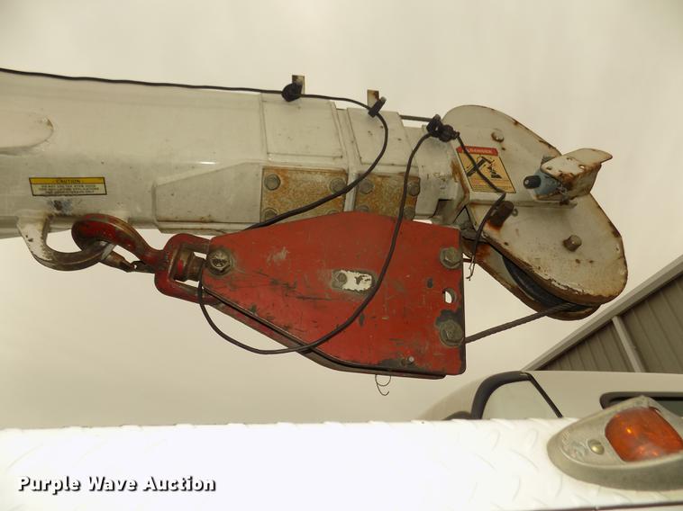 image for item DD2886 2005 Ford F650 Super Duty service truck with crane