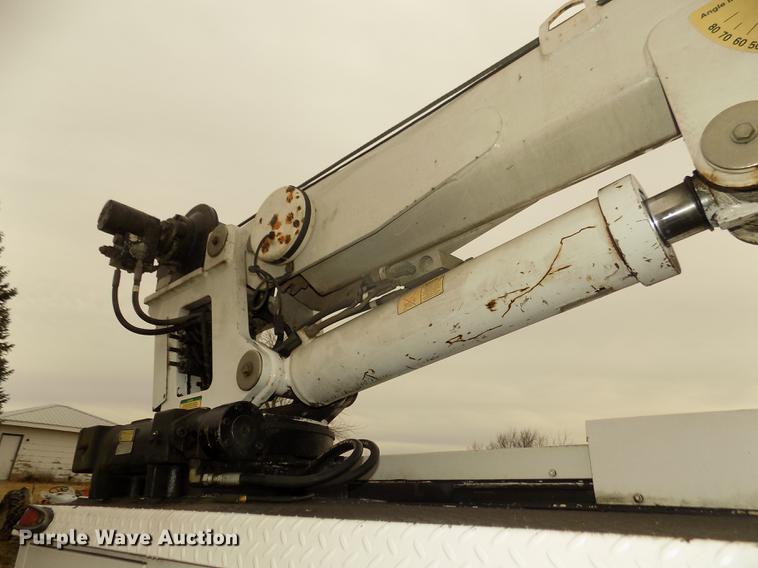 image for item DD2886 2005 Ford F650 Super Duty service truck with crane