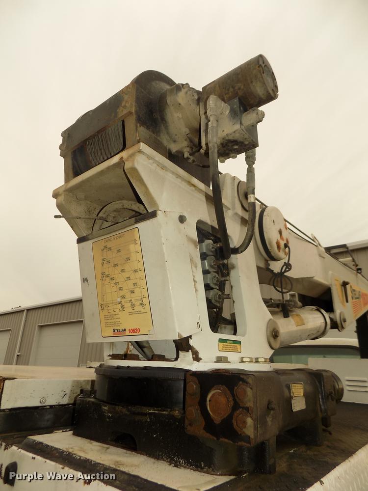 image for item DD2886 2005 Ford F650 Super Duty service truck with crane