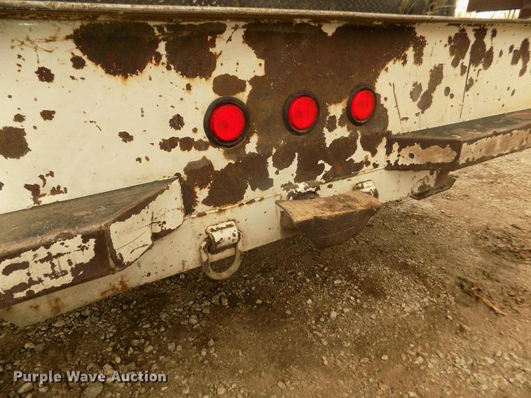 image for item DD2886 2005 Ford F650 Super Duty service truck with crane