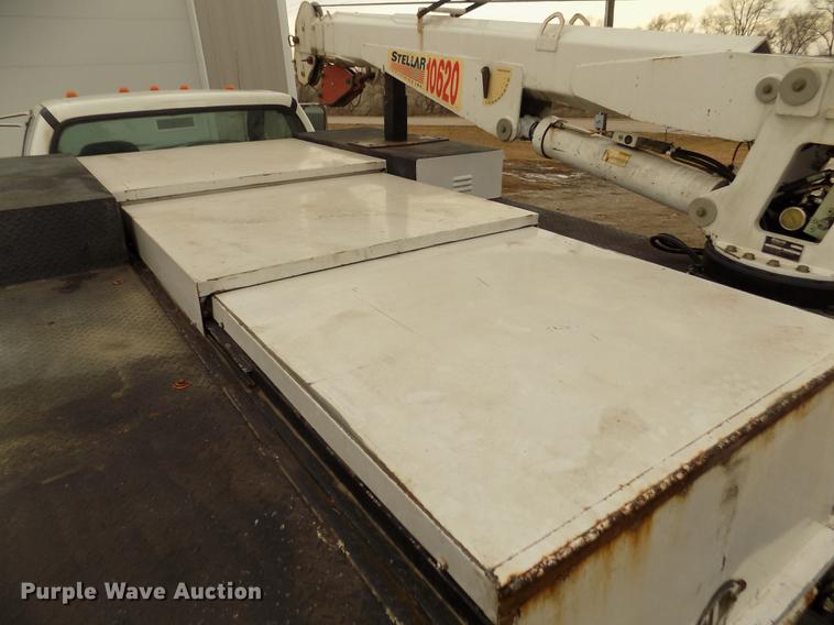 image for item DD2886 2005 Ford F650 Super Duty service truck with crane