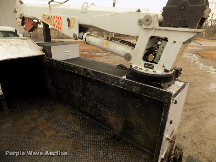 image for item DD2886 2005 Ford F650 Super Duty service truck with crane