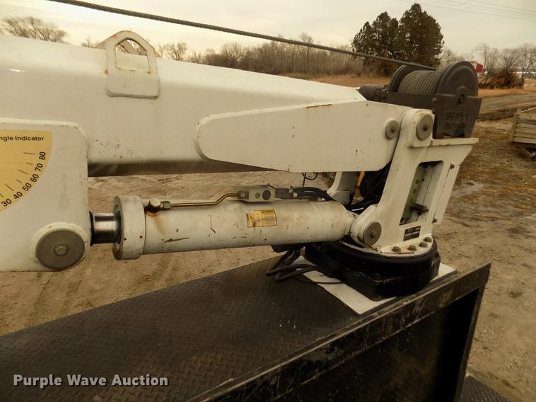 image for item DD2886 2005 Ford F650 Super Duty service truck with crane