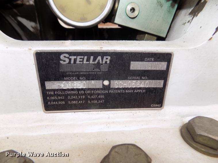 image for item DD2886 2005 Ford F650 Super Duty service truck with crane