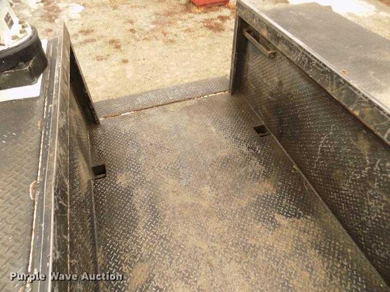 image for item DD2886 2005 Ford F650 Super Duty service truck with crane