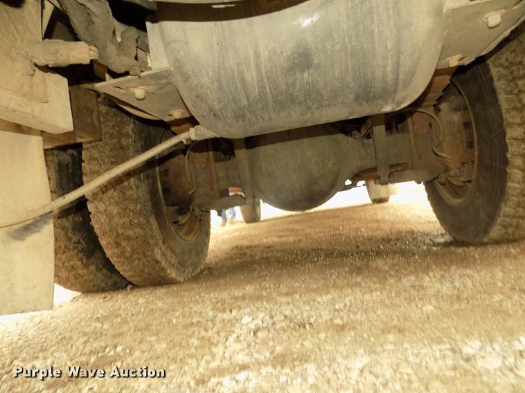 image for item DD2886 2005 Ford F650 Super Duty service truck with crane