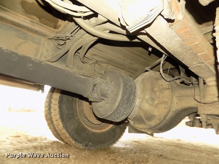 image for item DD2886 2005 Ford F650 Super Duty service truck with crane