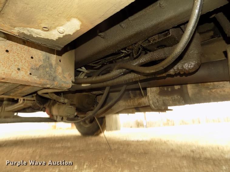 image for item DD2886 2005 Ford F650 Super Duty service truck with crane