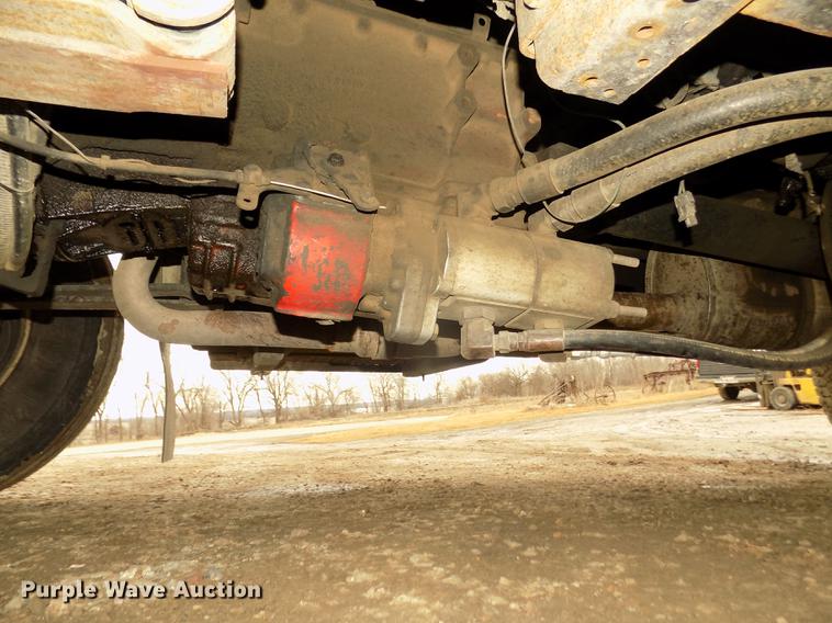 image for item DD2886 2005 Ford F650 Super Duty service truck with crane