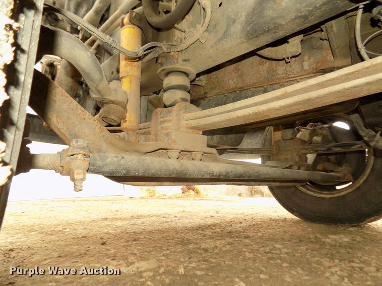 image for item DD2886 2005 Ford F650 Super Duty service truck with crane