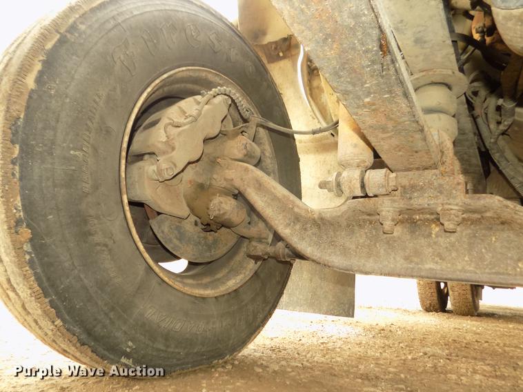 image for item DD2886 2005 Ford F650 Super Duty service truck with crane