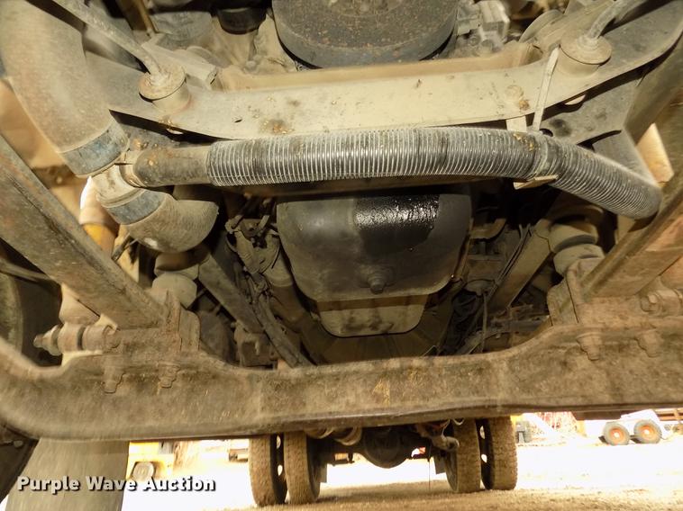 image for item DD2886 2005 Ford F650 Super Duty service truck with crane