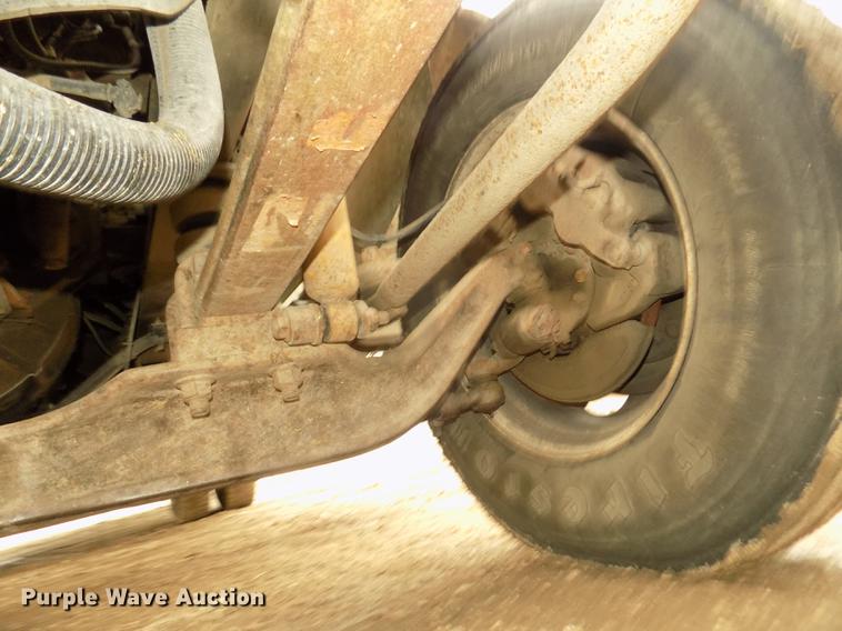 image for item DD2886 2005 Ford F650 Super Duty service truck with crane