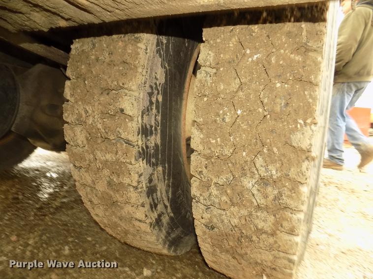 image for item DD2886 2005 Ford F650 Super Duty service truck with crane