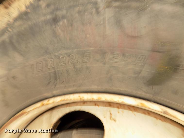 image for item DD2886 2005 Ford F650 Super Duty service truck with crane