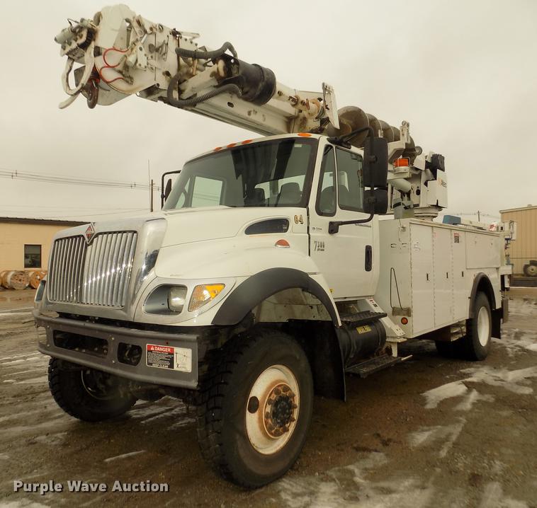 image for item DD2891 2006 International 7300 digger derrick truck