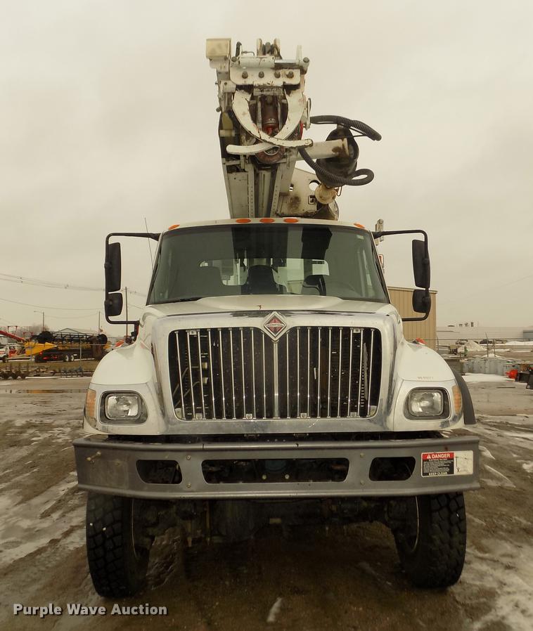 image for item DD2891 2006 International 7300 digger derrick truck