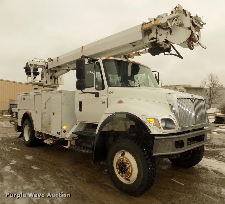 image for item DD2891 2006 International 7300 digger derrick truck