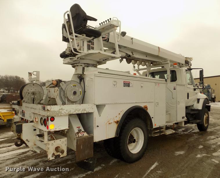 image for item DD2891 2006 International 7300 digger derrick truck