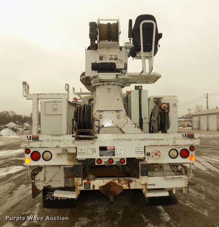 image for item DD2891 2006 International 7300 digger derrick truck