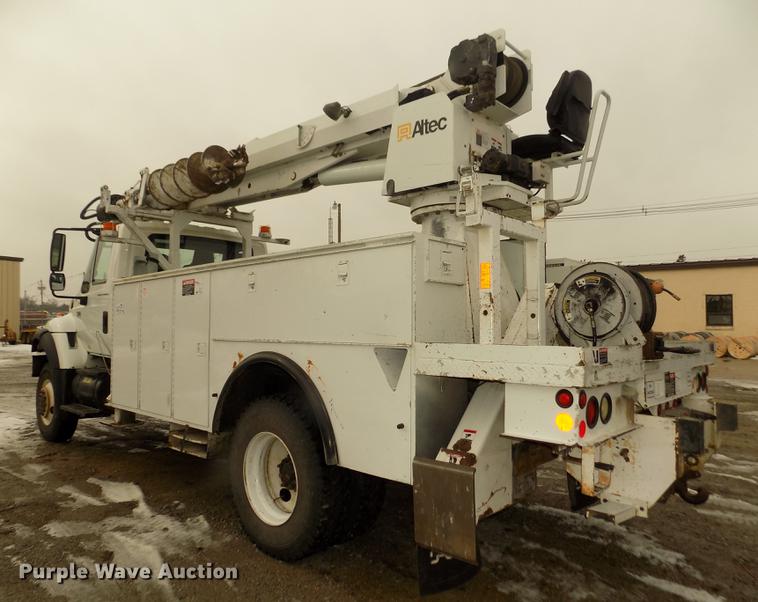 image for item DD2891 2006 International 7300 digger derrick truck