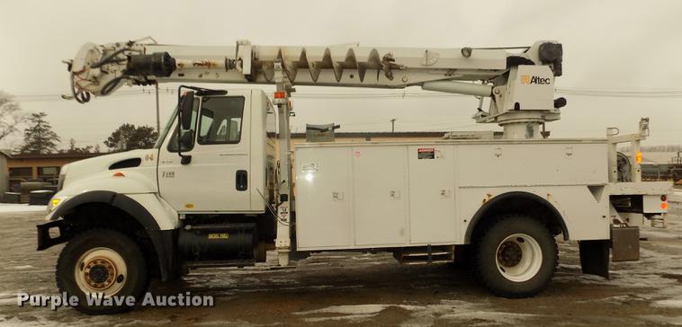 image for item DD2891 2006 International 7300 digger derrick truck